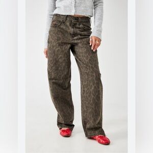 BDG Logan Boyfriend Leopard Print Jeans